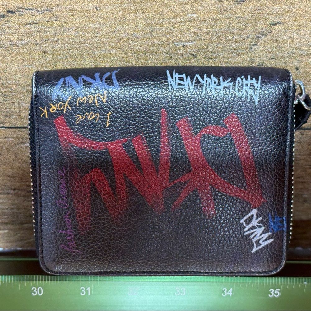 🔥DKNY Ed Hardy style Y2K Black Graffiti Zip Wallet- love New York - Picture 12 of 12